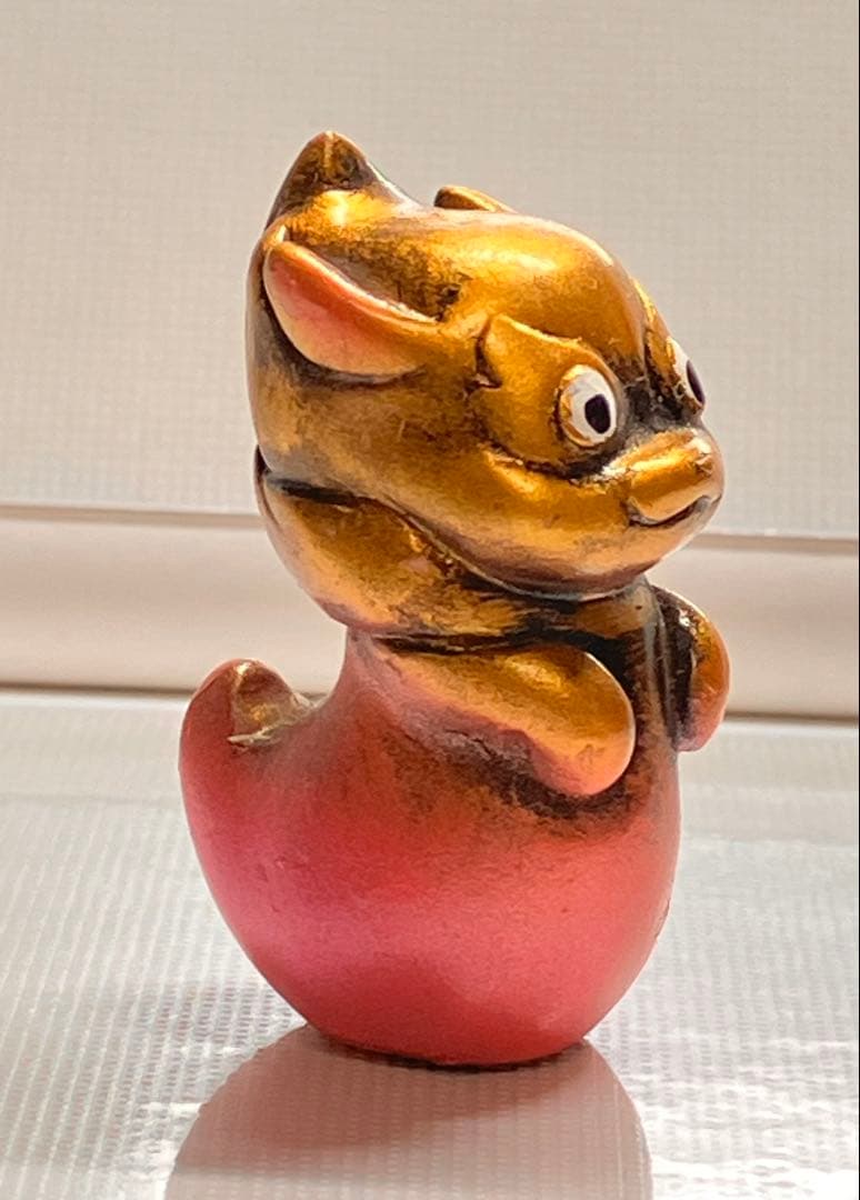 【珍品】怪獣フィギュア 金色とピンク