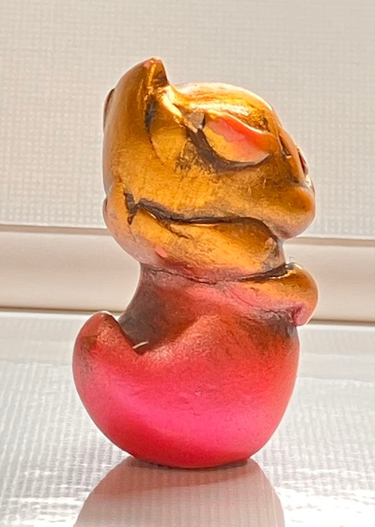 【珍品】怪獣フィギュア 金色とピンク