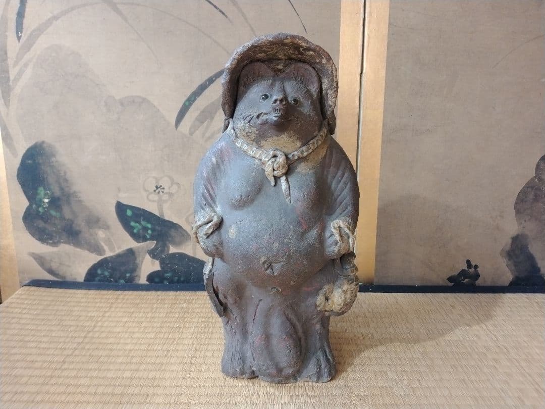 ウッシッシとほくそ笑む図太いタヌキ　骨董　古美術　狸人形　置物　縁起物　開運