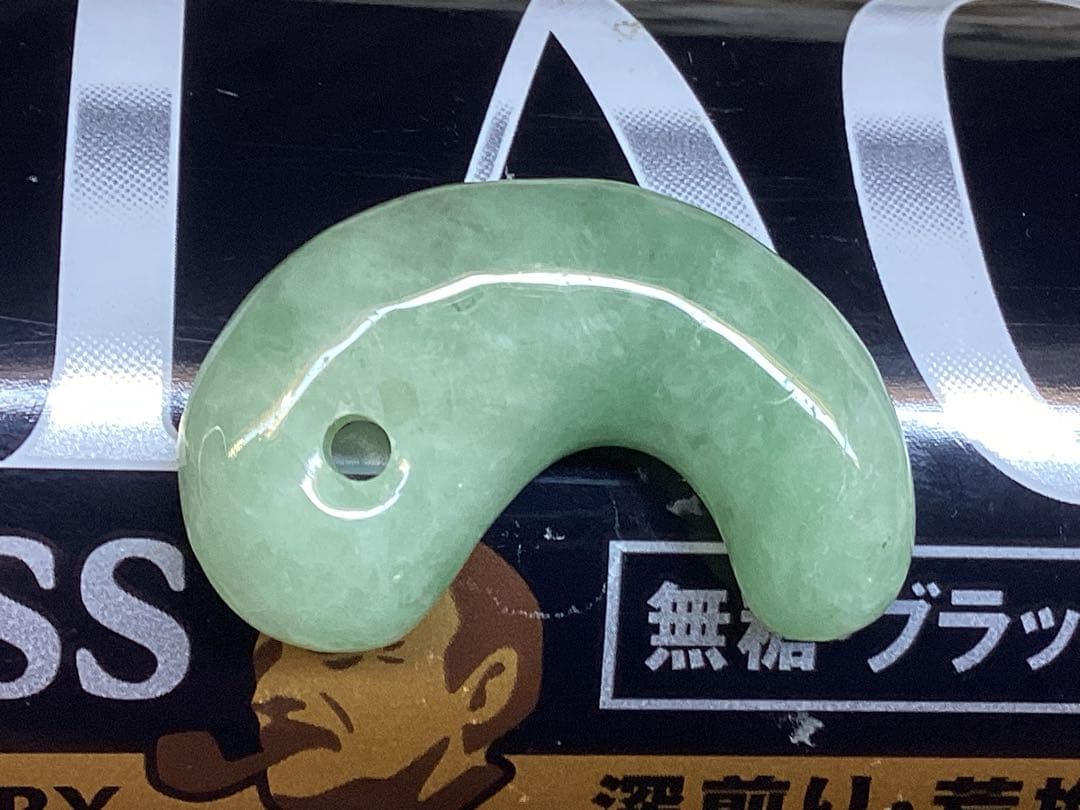 ✳摩訶不思議*開運導き　糸魚川翡翠勾玉*緑色‼️鑑別書付　特別製作の平塚古墳型‼️