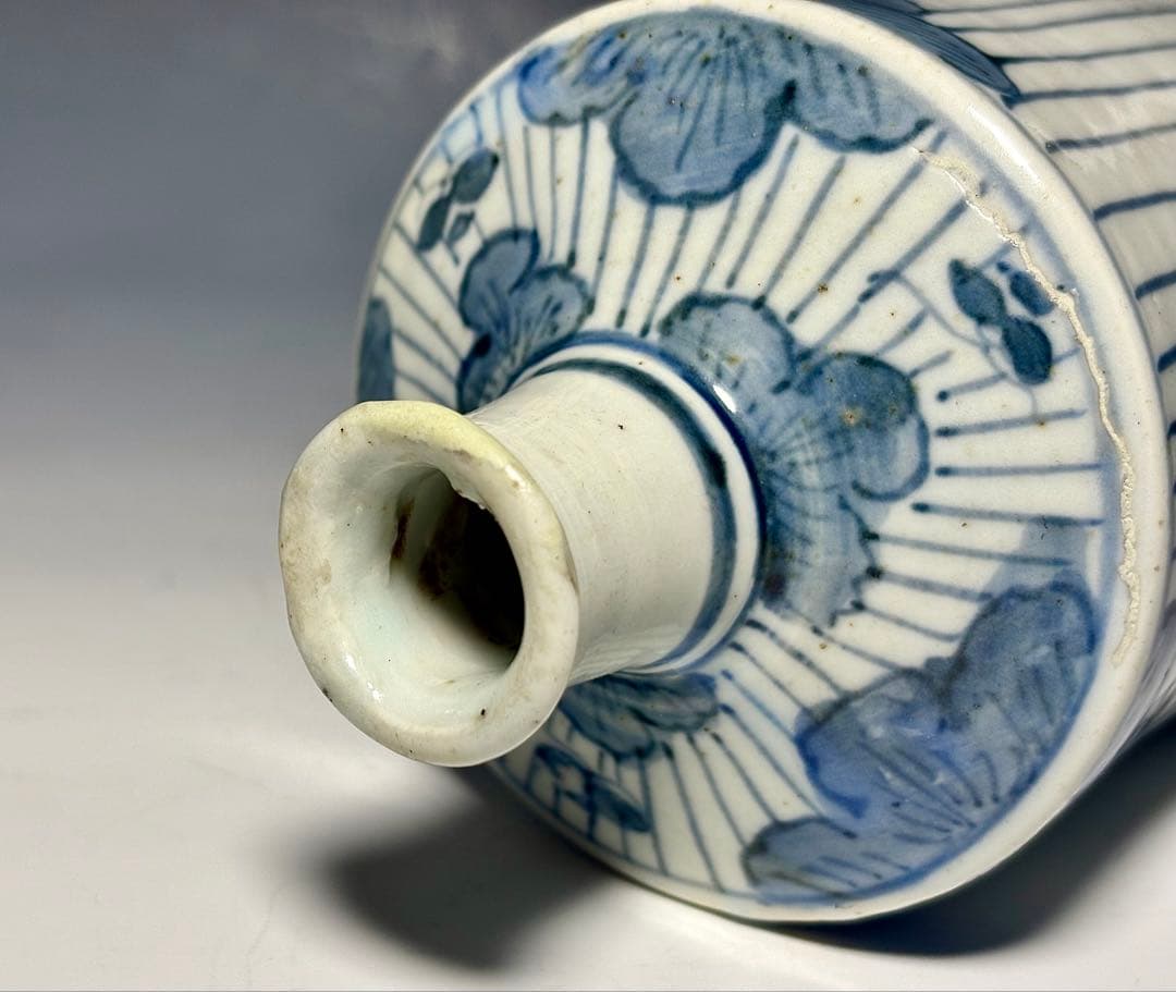 「古伊万里」連子格子蝶文徳利