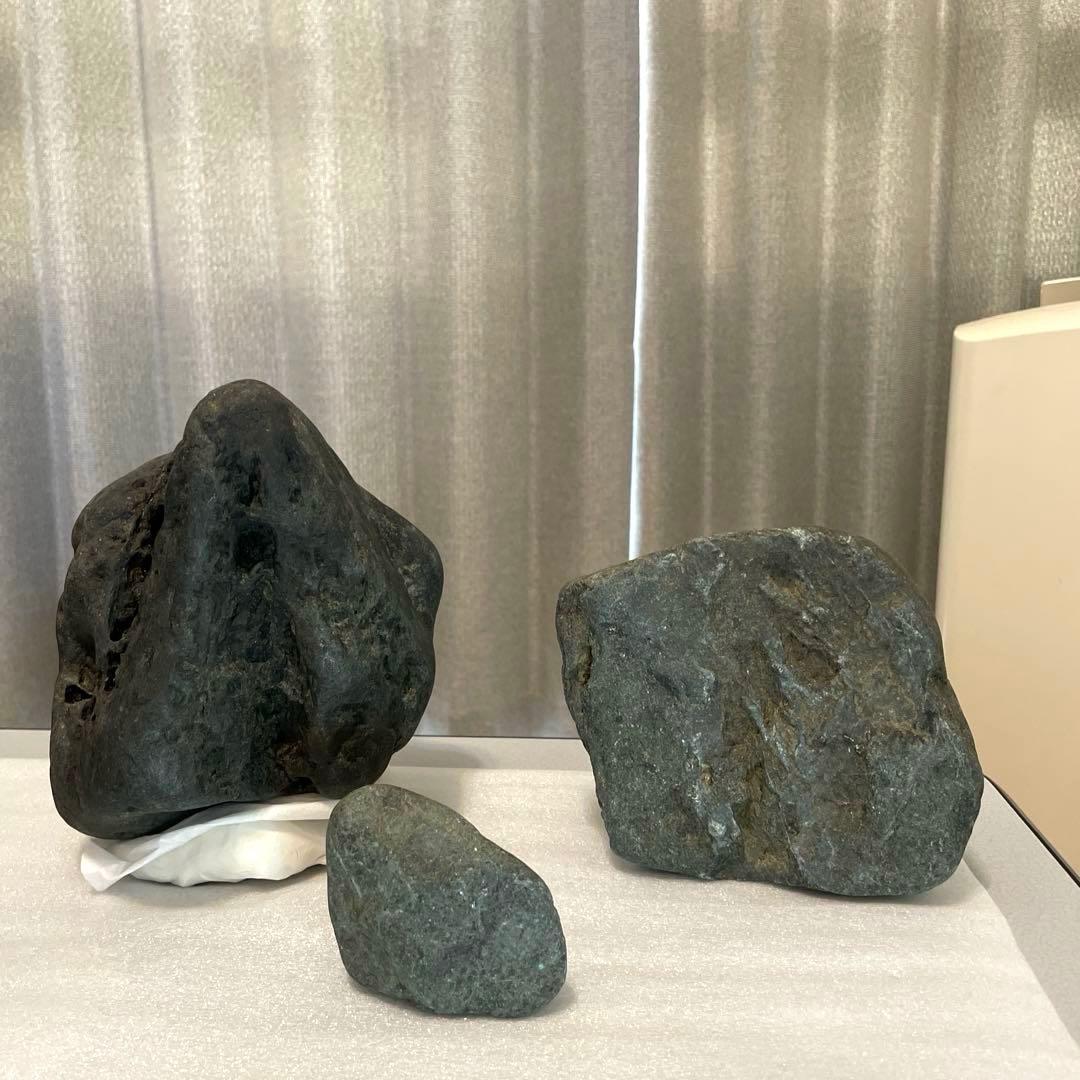 八海石　天然黒石　5個セット 水槽用レイアウト　10.7kg