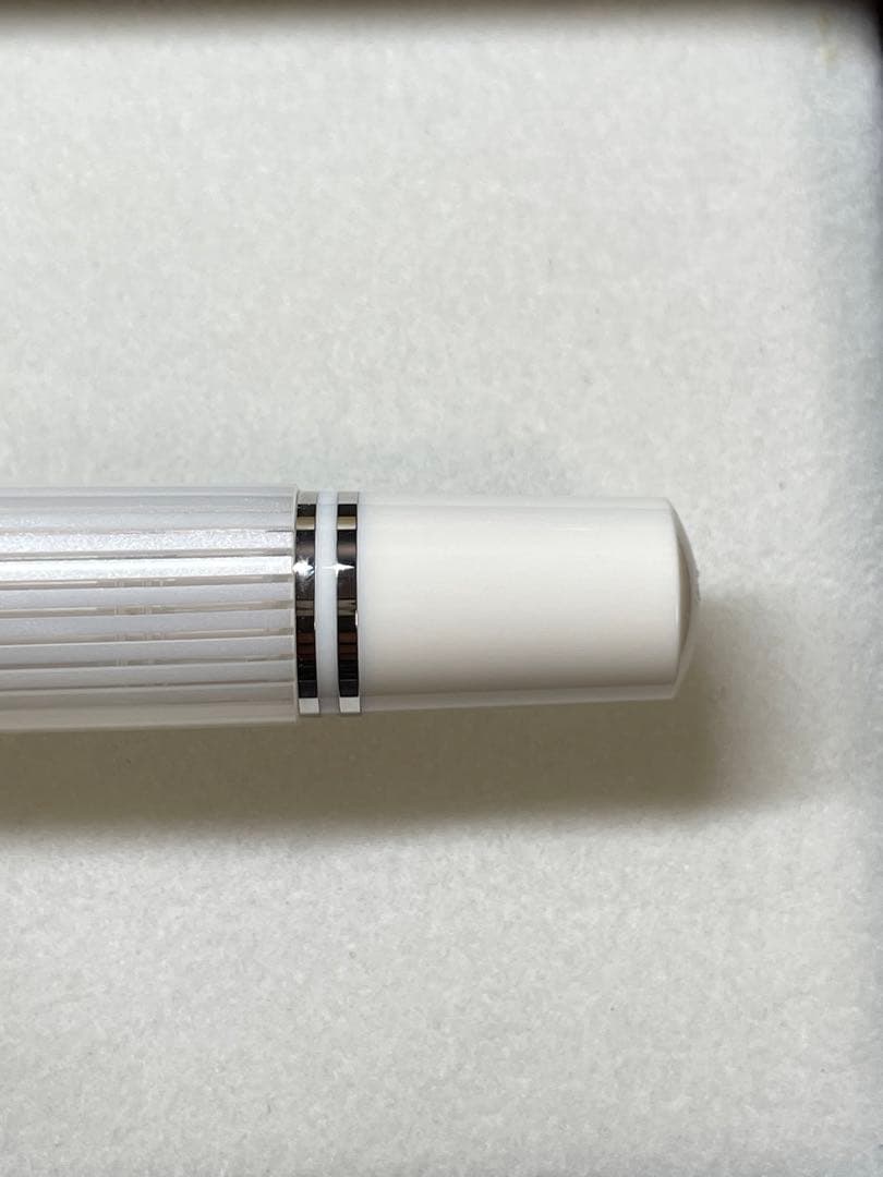 【新品】ペリカン万年筆 限定ホワイトストライプ スーべレーンM605 M(中字)