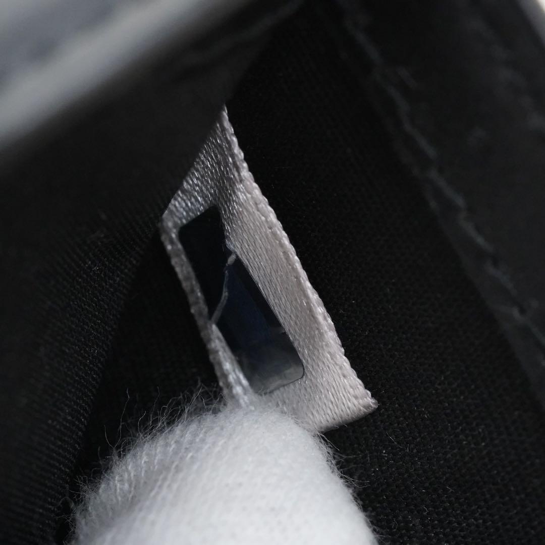 ほぼ未使用品　箱・タグ付き　jimmy choo ジミーチュウ　折り財布　ロゴ