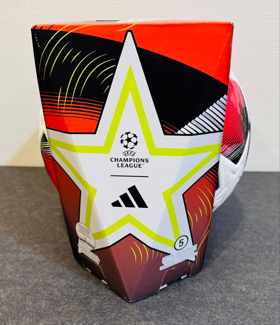 アディダス　サッカーボール　Champions League 公式球　5号球