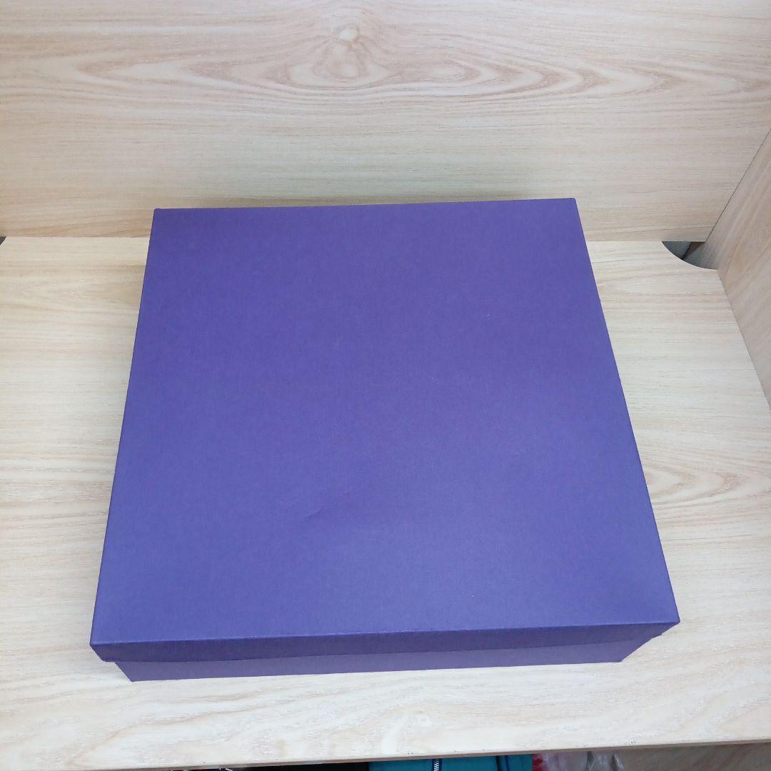 昭和天皇 御生誕百年記念 九谷焼 金襴手山百合の図飾皿