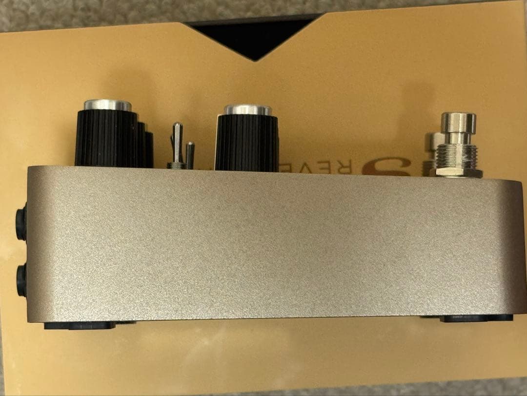 UAFX Golden Reverberator です。