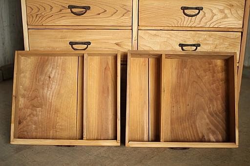 古い木製の引き出し　12杯　タンス　収納　古家具　古民家