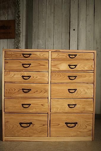 古い木製の引き出し　12杯　タンス　収納　古家具　古民家