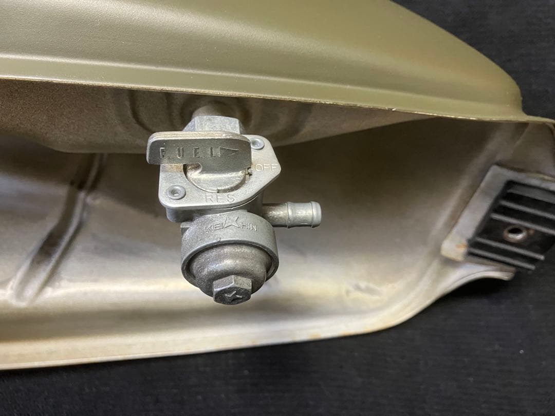 CB400ss バイクタンク マットオリーブ　サイドカバー