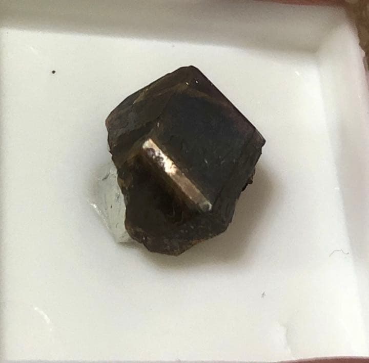 大粒単結晶　ネオンレインボーガーネット