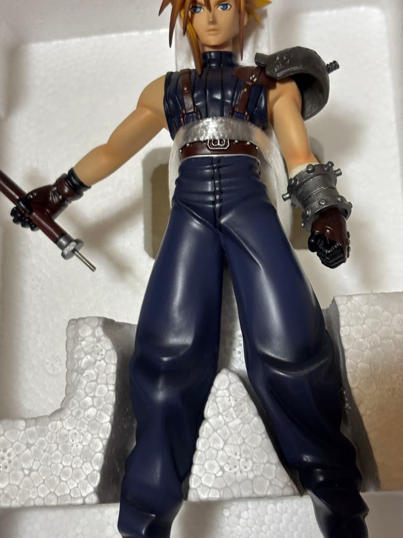 ファイナルファンタジー7 コールドキャスト クラウド　フィギュア