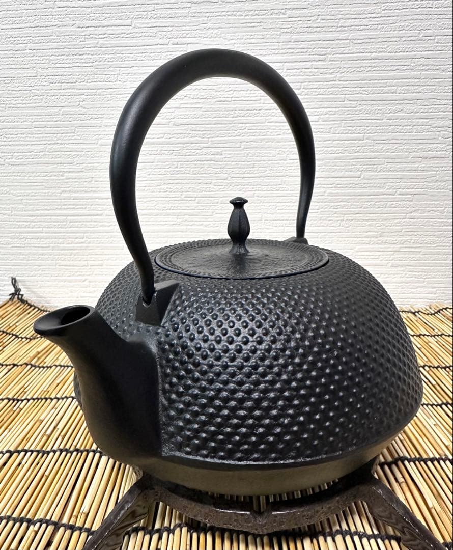 新品、供箱、栞付　南部盛栄堂(OIGEN)造　平型アラレ１.５Ｌ　ＩＨ対応品