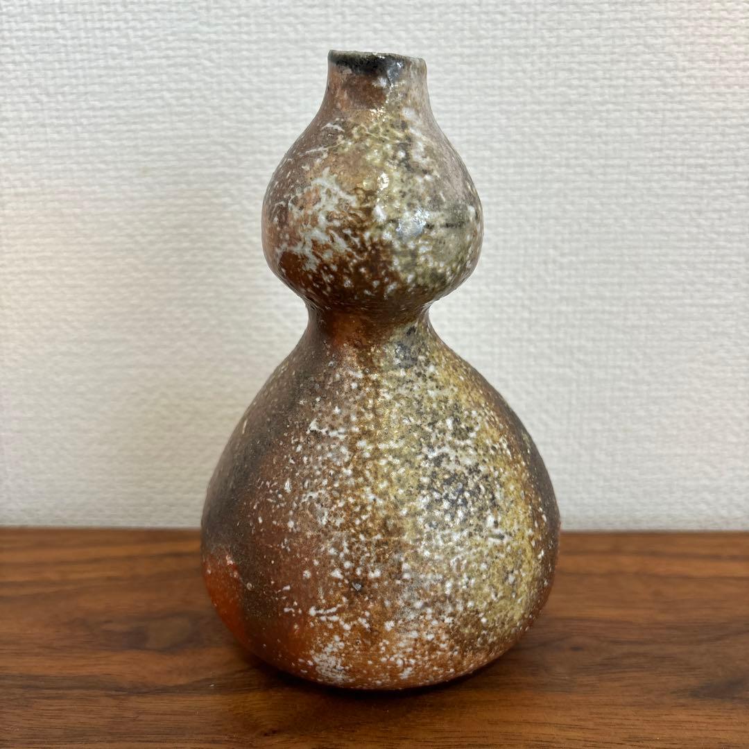 デレック・ラーセン　信楽焼徳利