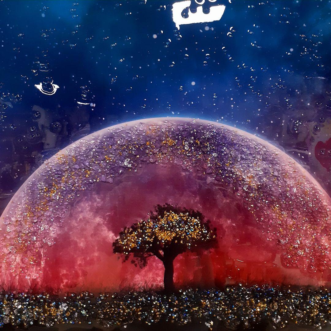 輸入雑貨　天然石　『神秘的な月』　風景画　水晶石　クリスタル　フレーム付き