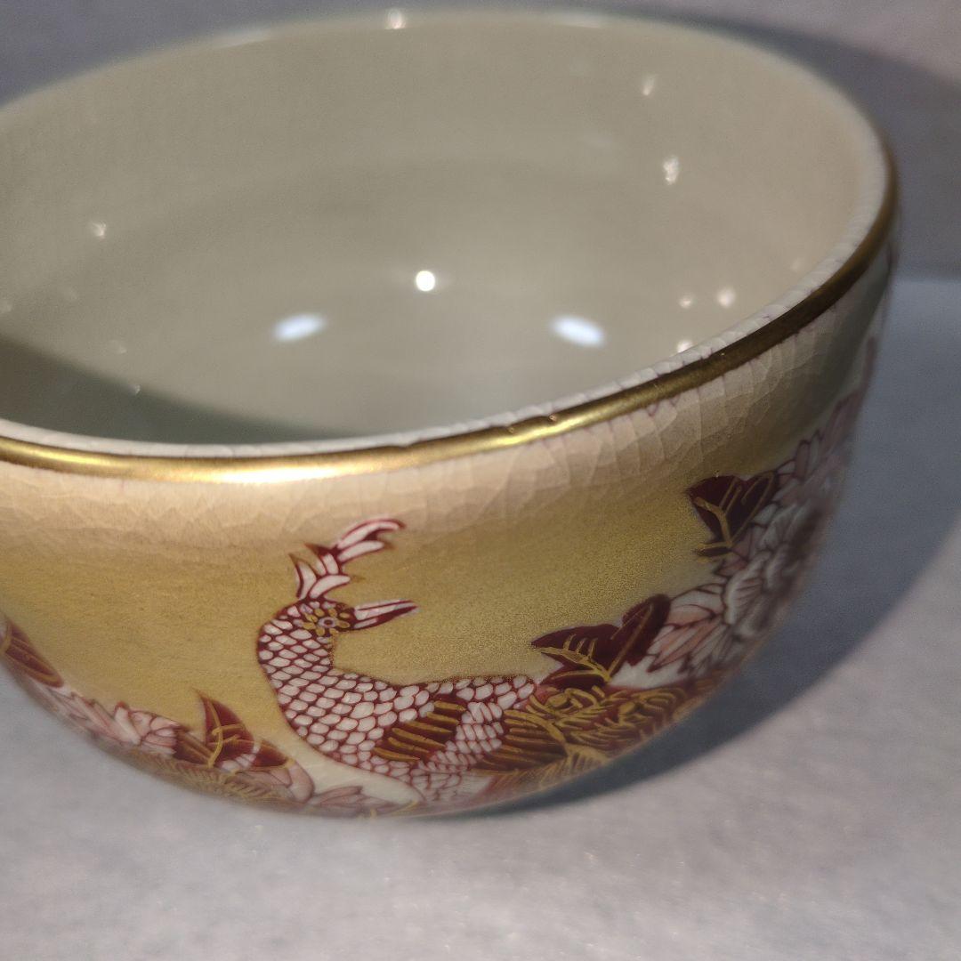 九谷 良山 金彩赤絵孔雀牡丹 木箱付