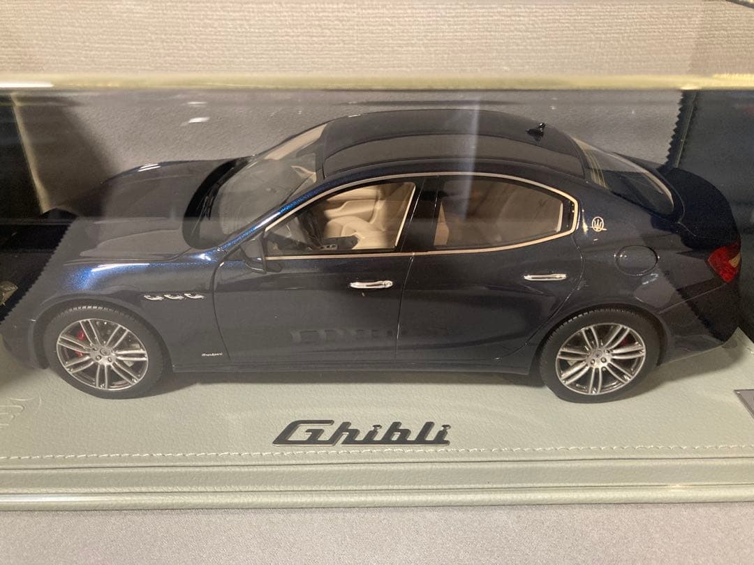 Maserati Ghibli ダークブルー