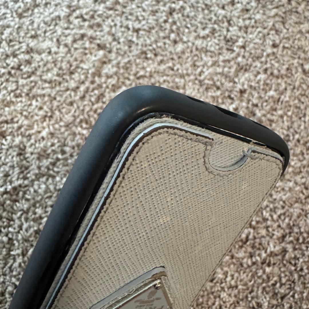 PRADA サフィアーノレザー iPhone15proケース