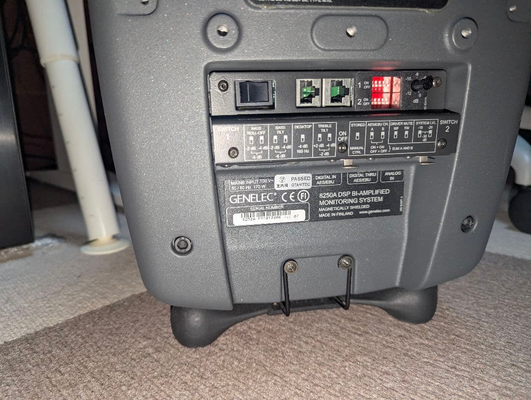 美品 GENELEC 8250A ペア DSP内蔵 補正可能 パワードスピーカー