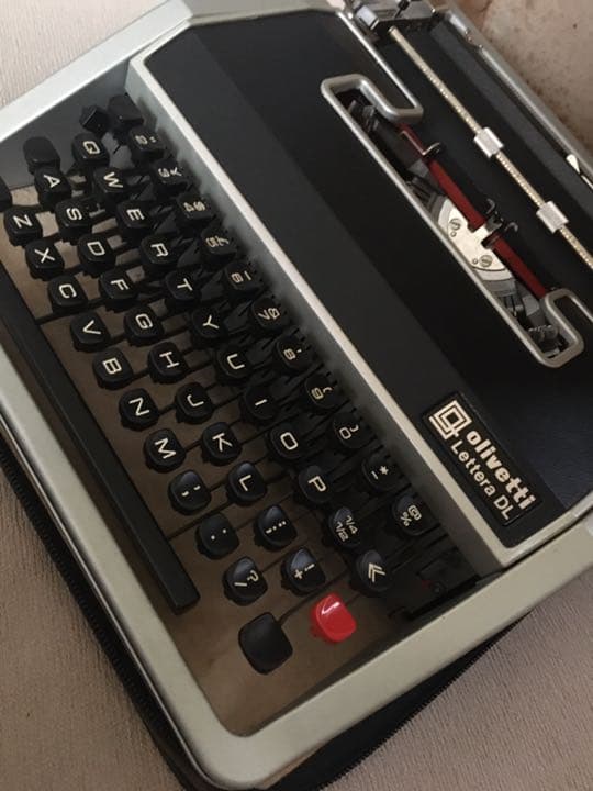 Olivetti 英文タイプライター