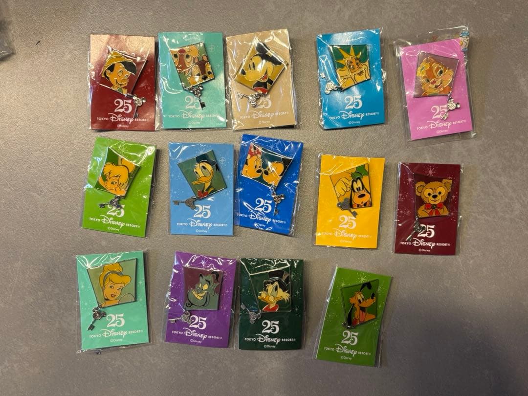 ディズニー　ピンバッジ　まとめて