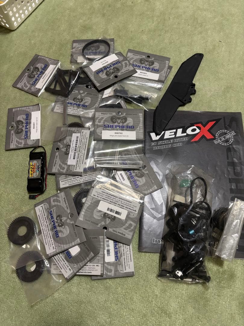 シェファード V8 2台 走行少な目 ボディ付き　1/8 エンジンRC