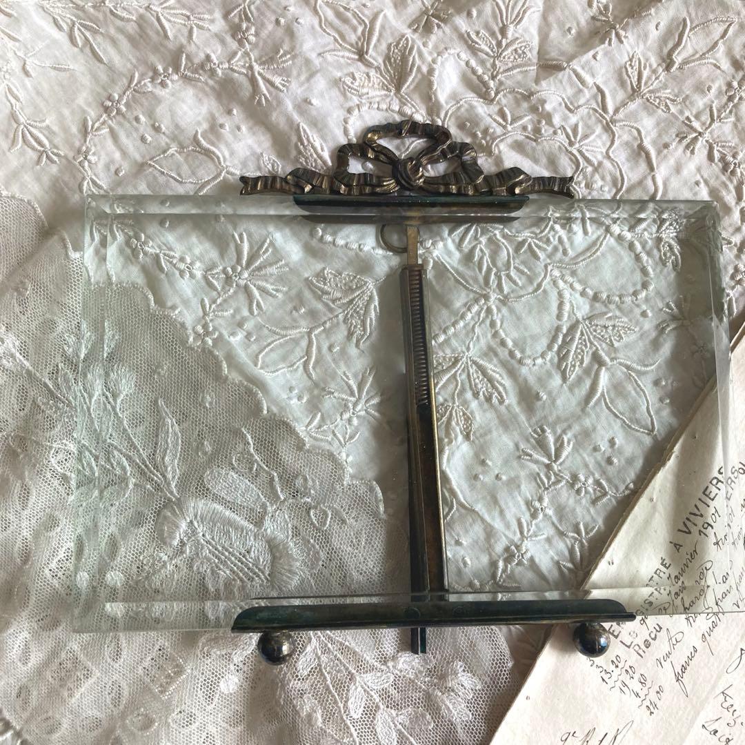 フランスアンティーク　ガラスと真鍮　リボンモチーフのフレーム希少サイズ