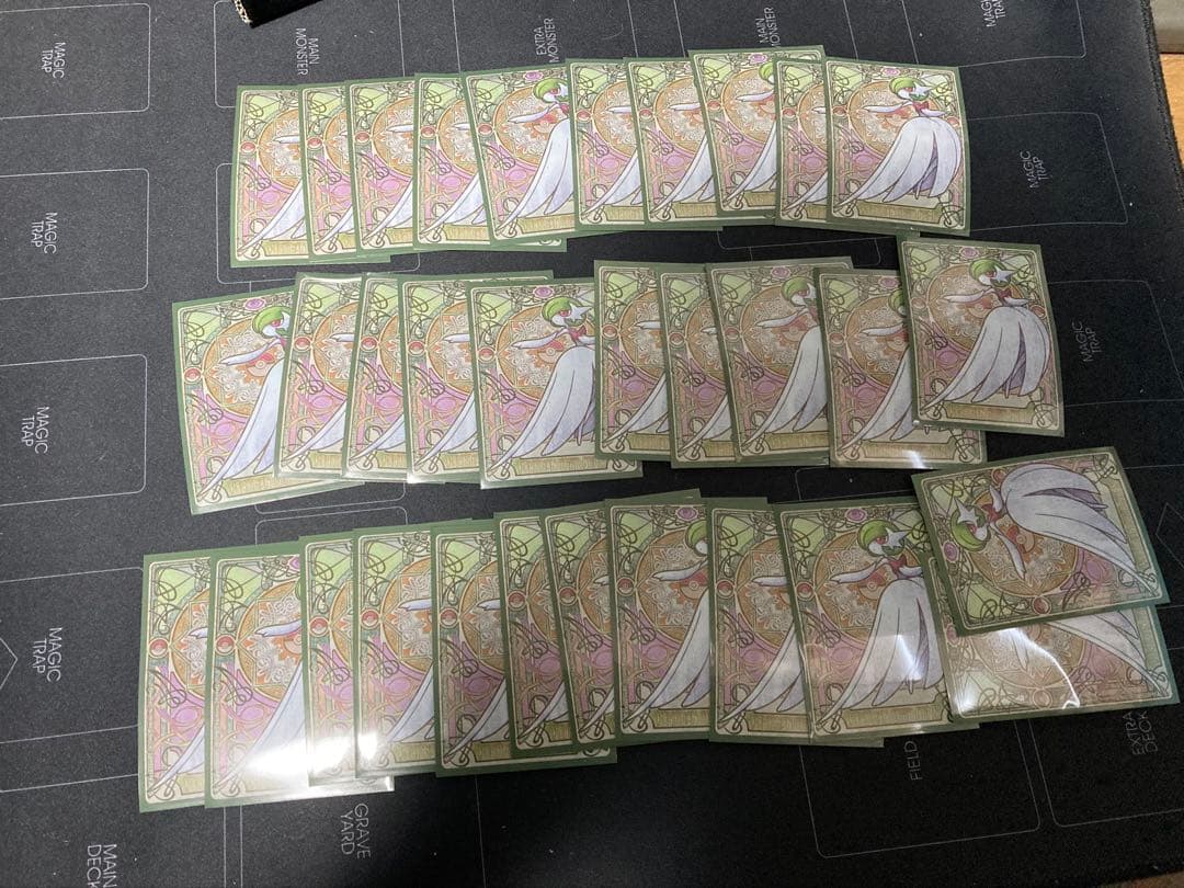 メガサーナイト　デッキシールド　スリーブ　32枚　開封済み