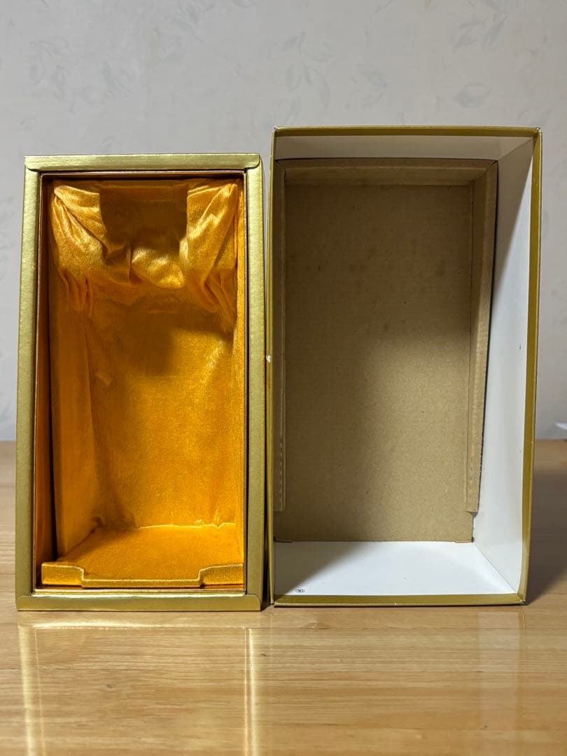 サントリー　響　17年　ウイスキー　700ml 裏ゴールドラベル　紐あり