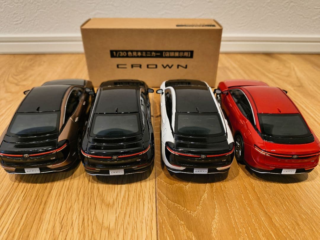 新型クラウン カラーサンプルミニカー 【箱付き非売品】4台セット!!