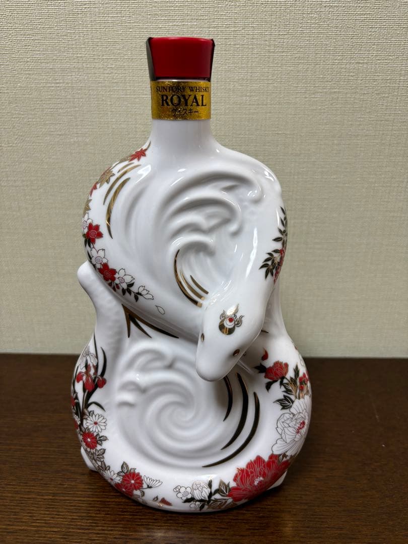 サントリー ローヤル 干支〈巳歳〉ボトル 2025年 43度 600ml 箱付