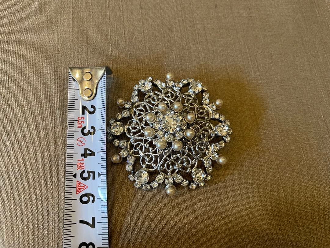 imac 装飾的な花のブローチ