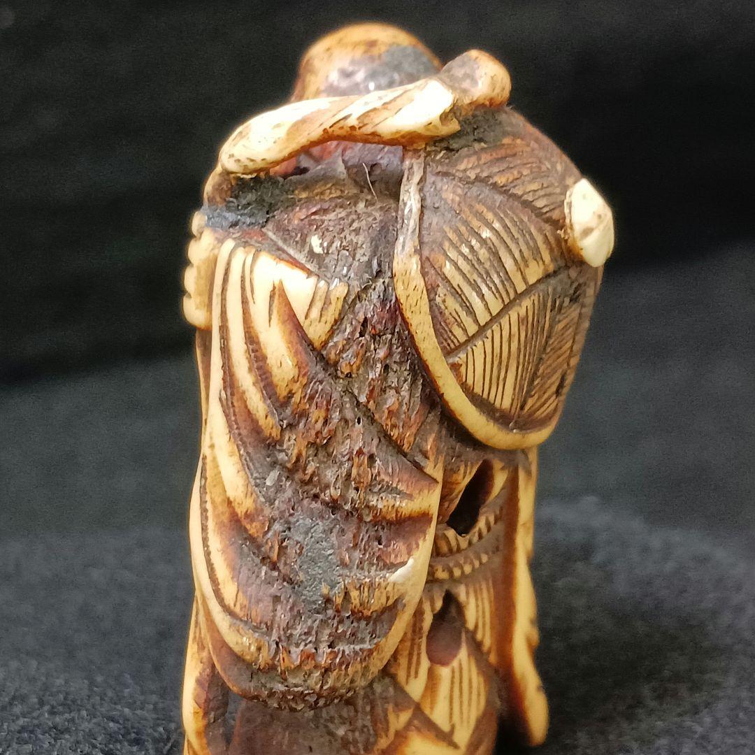 専用X214-2 江戸時代根付 細密彫刻 人物根付 鹿角材彫刻　ね