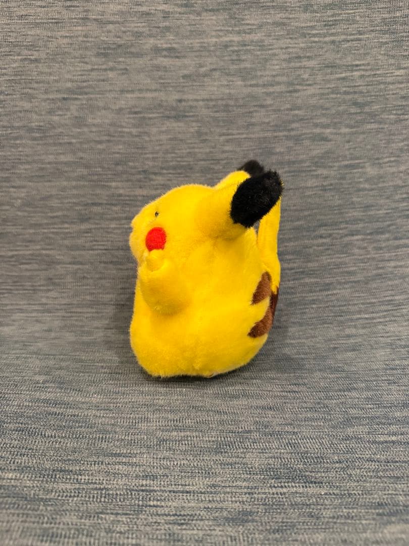 初期 ピカチュウ ぬいぐるみ　にっこり　TOMY トミー　バンザイ