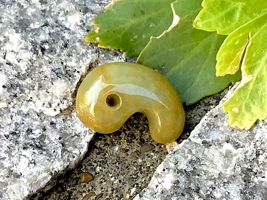 ⭕️超極上レア物　✳一番数少ない幻の幸運の黄色‼️ 糸魚川翡翠勾玉ガラス質鑑定鑑別書