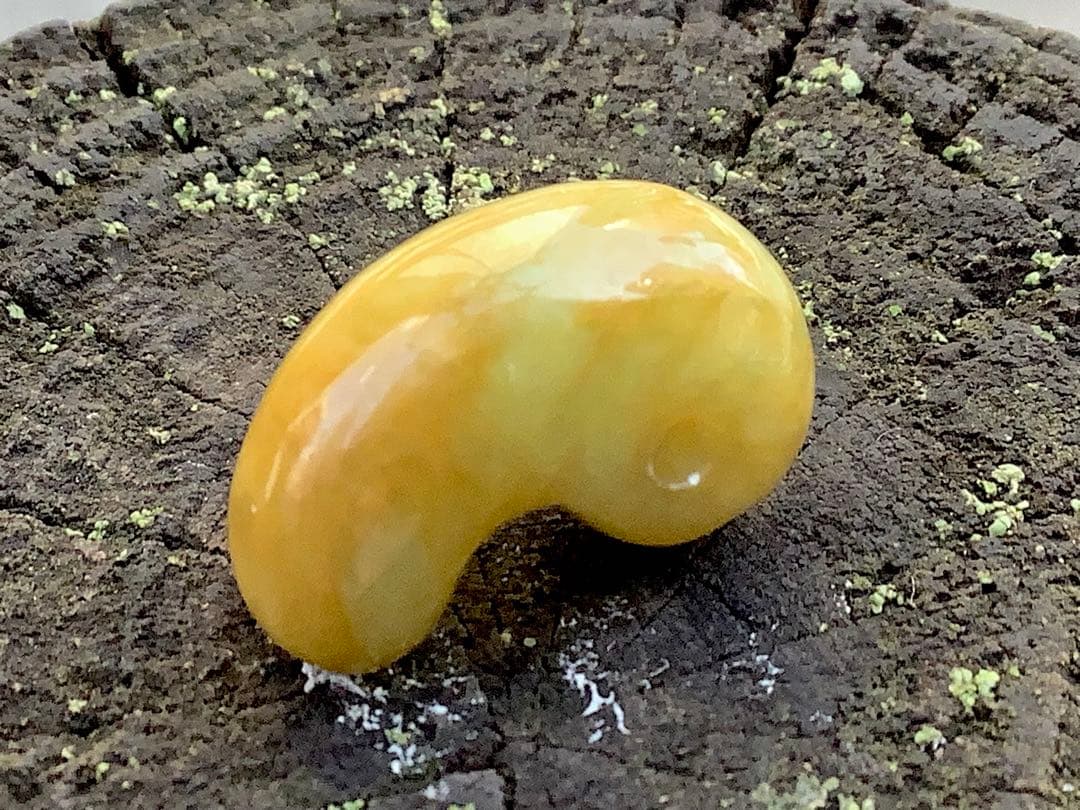 ⭕️超極上レア物　✳一番数少ない幻の幸運の黄色‼️ 糸魚川翡翠勾玉ガラス質鑑定鑑別書