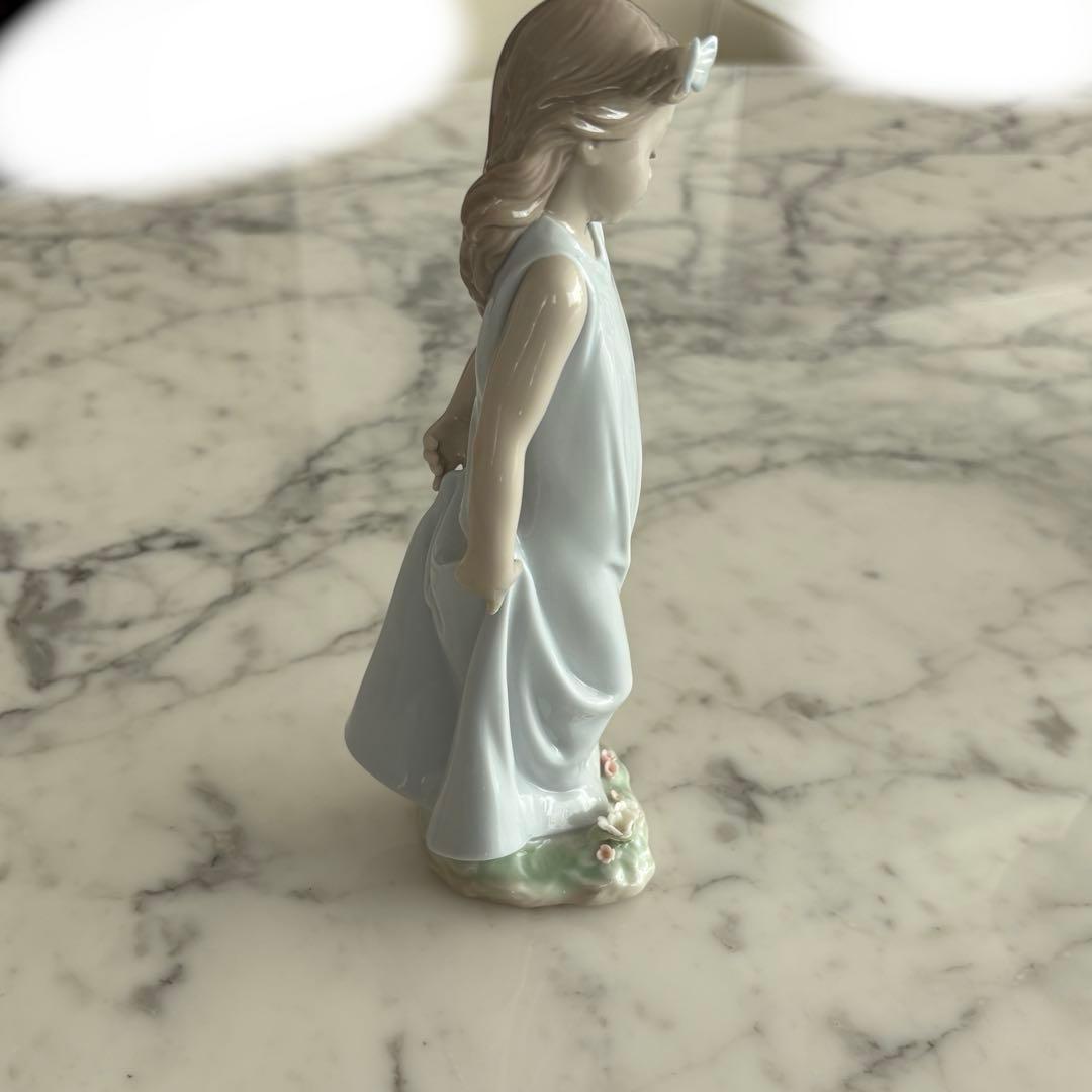 リヤドロ　「蝶とお友達」