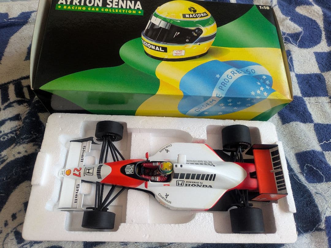 アイルトン・セナ マクラーレン MP4/4 1/18