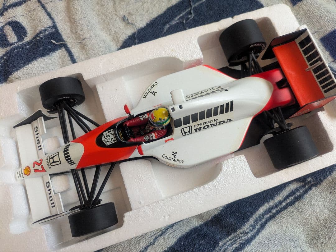 アイルトン・セナ マクラーレン MP4/4 1/18