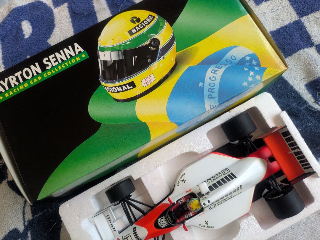 アイルトン・セナ マクラーレン MP4/4 1/18