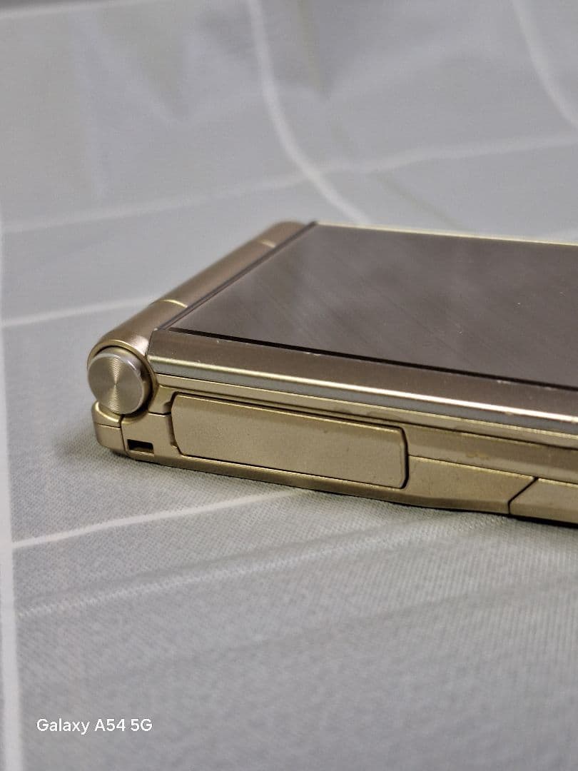 ドコモ docomo F-07F•GOLD／富士通ガラケー携帯電話 ／中古品