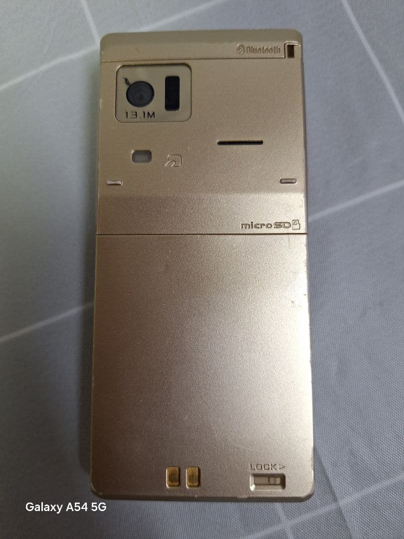 ドコモ docomo F-07F•GOLD／富士通ガラケー携帯電話 ／中古品