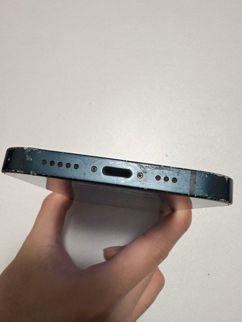 ブラック スマートフォン 背面ひび割れあり