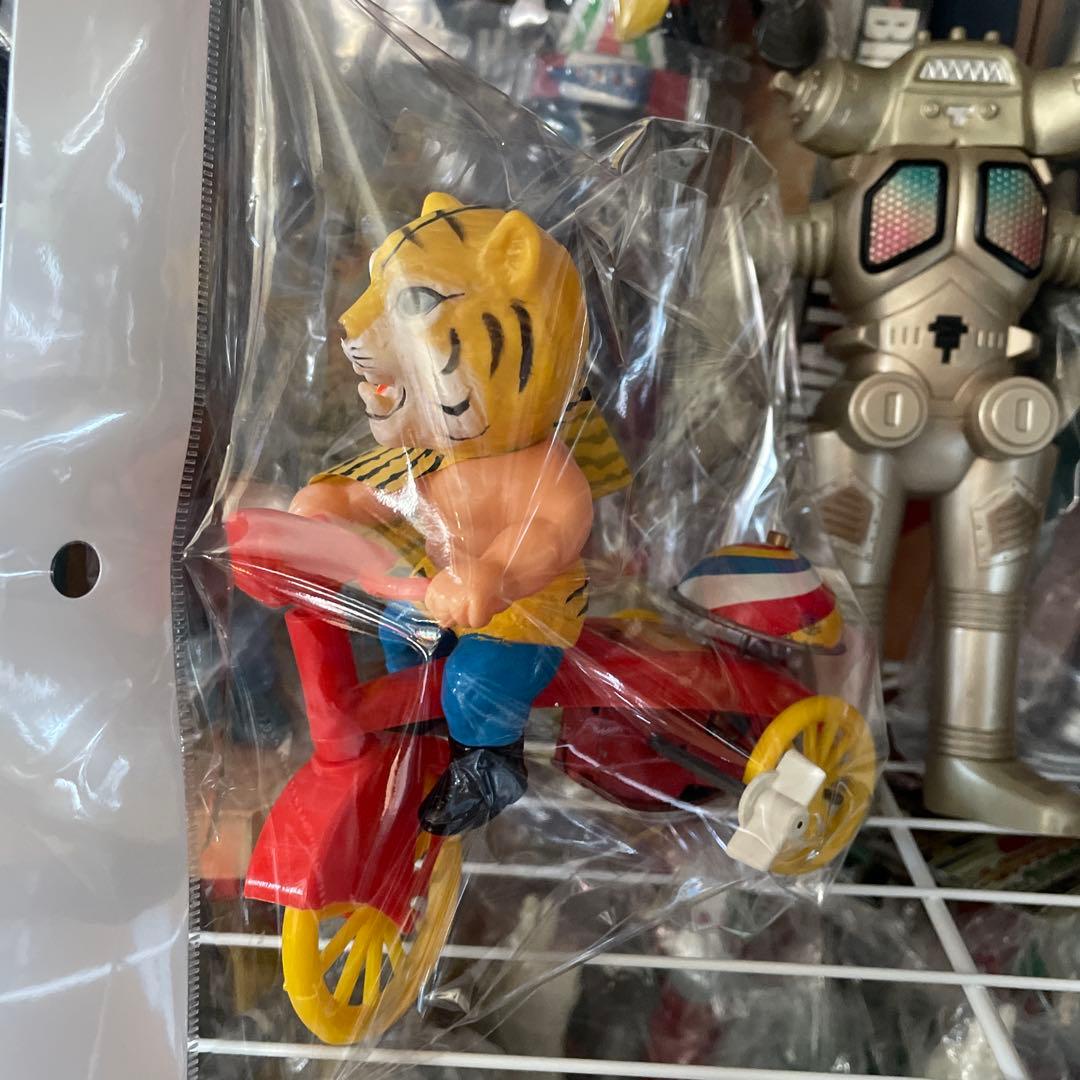 タイガーマスクキャラクター ブリキ三輪車 フィギュア