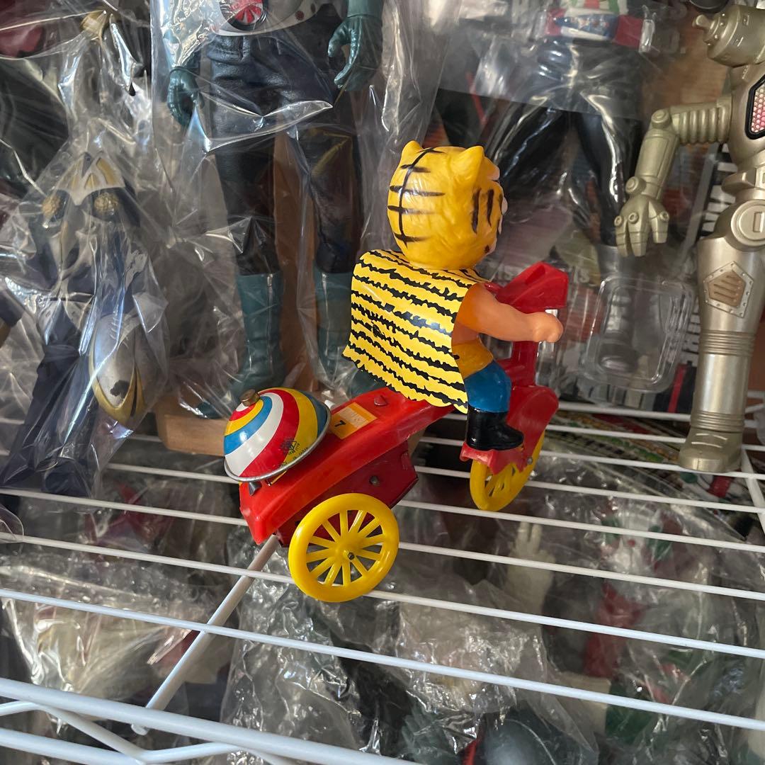 タイガーマスクキャラクター ブリキ三輪車 フィギュア