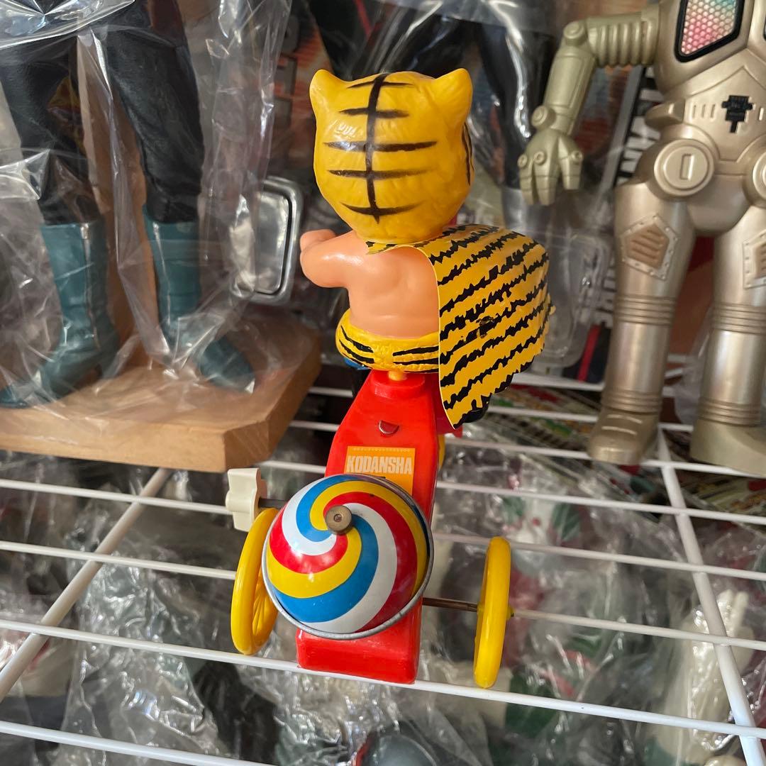 タイガーマスクキャラクター ブリキ三輪車 フィギュア