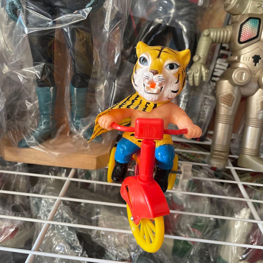 タイガーマスクキャラクター ブリキ三輪車 フィギュア