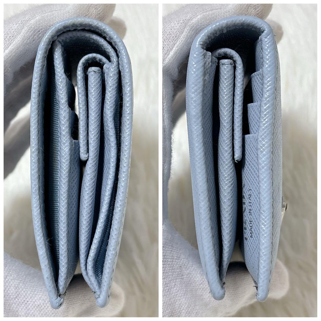 美品/現行✨プラダ 二つ折り財布 三角ロゴ レザー RFID ライトブルー 水色