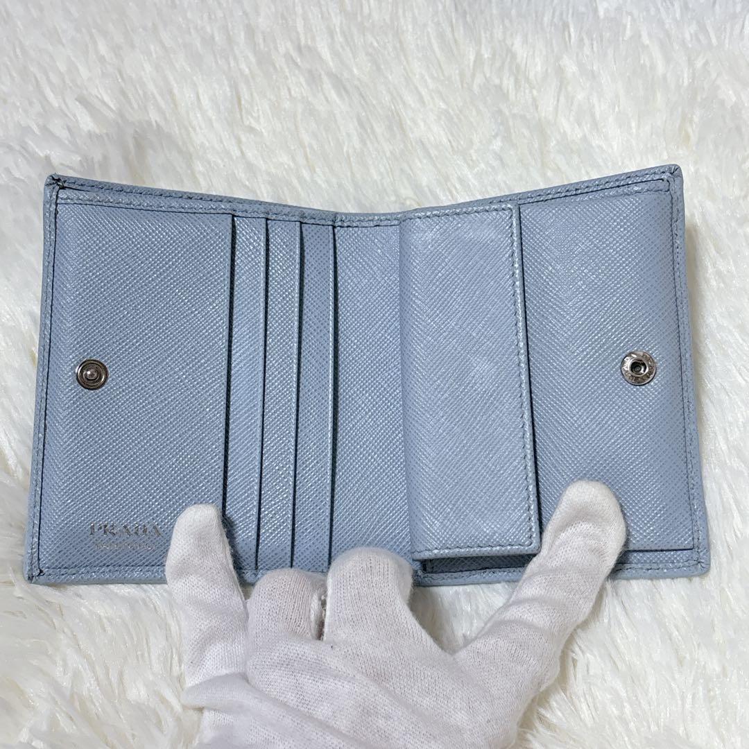 美品/現行✨プラダ 二つ折り財布 三角ロゴ レザー RFID ライトブルー 水色