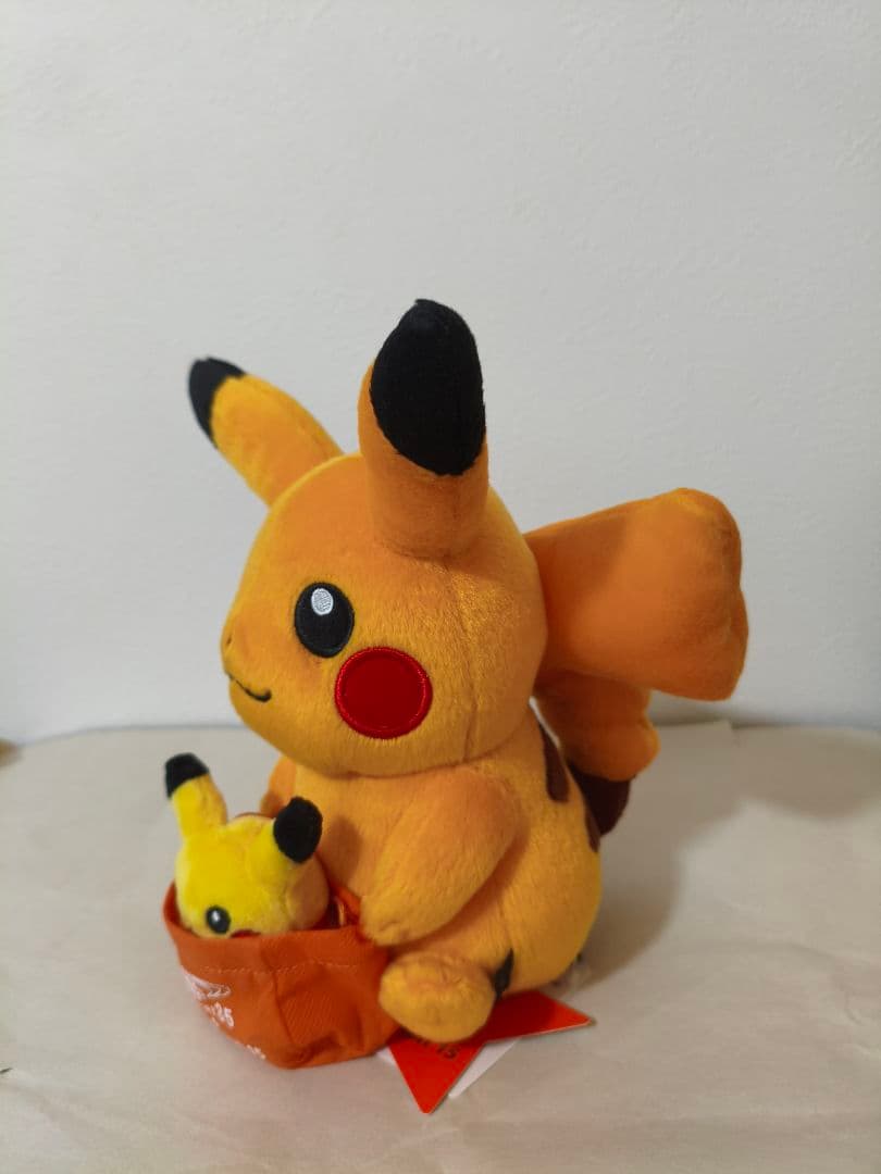 BEAMS ぬいぐるみ 色違いのピカチュウ